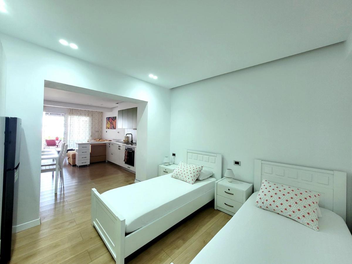 Loi apartment Saranda Extérieur photo